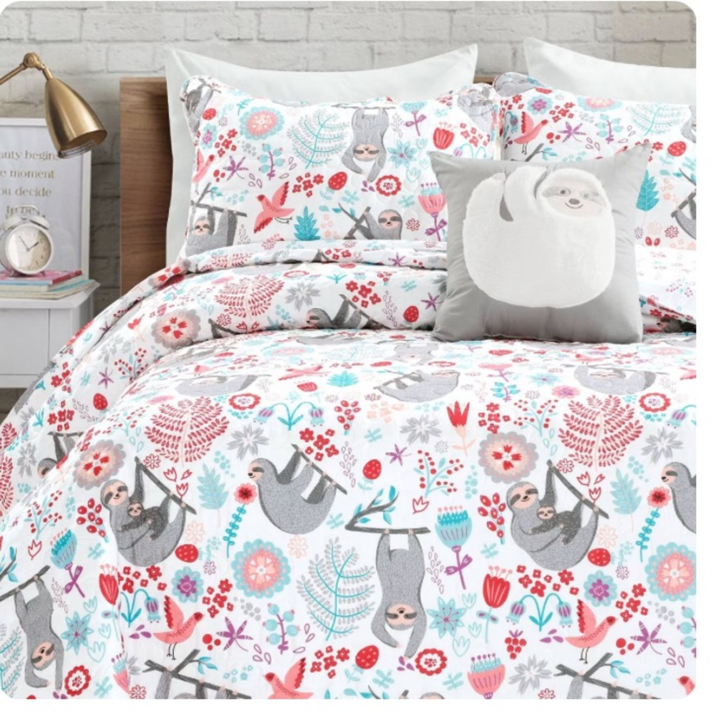 Full Size Sloth Print Reversible Bedding Set.